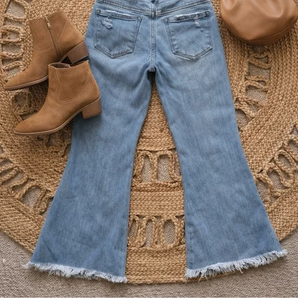 Stylish distressed Women's Jeans - Picture 2 of 3